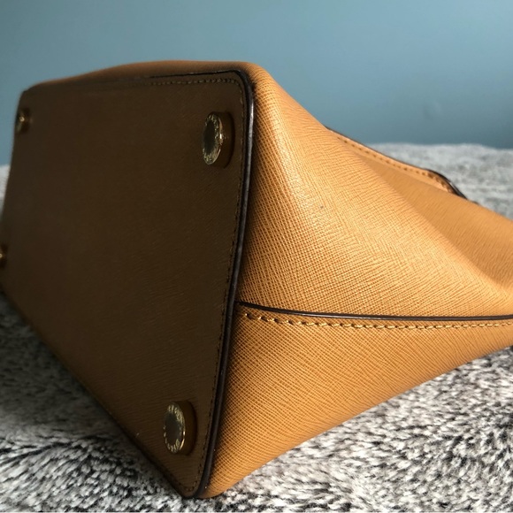 Michael Kors Handbag - Picture 3 of 8